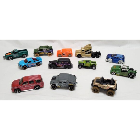 Lot of 12 Diecast Plastic Cars Trucks Hot Wheels Maisto Matchbox - Picture 2 of 6